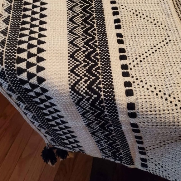 Pier 1 Black and Cream Patterned Table Runner - Picture 8 of 8